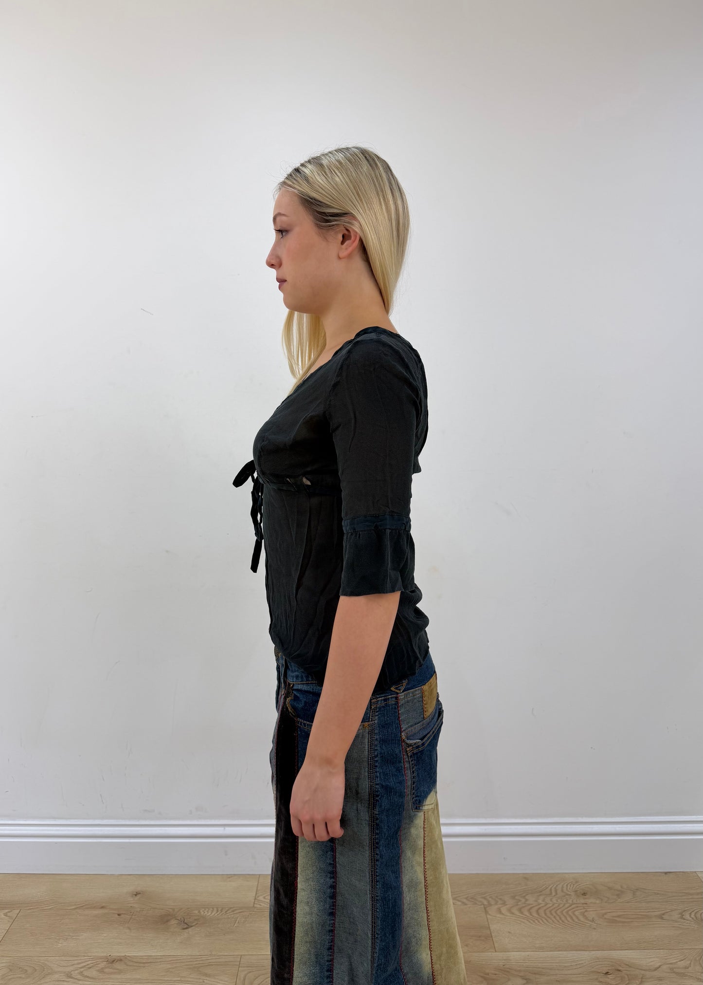 small black intimissimi sheer top side