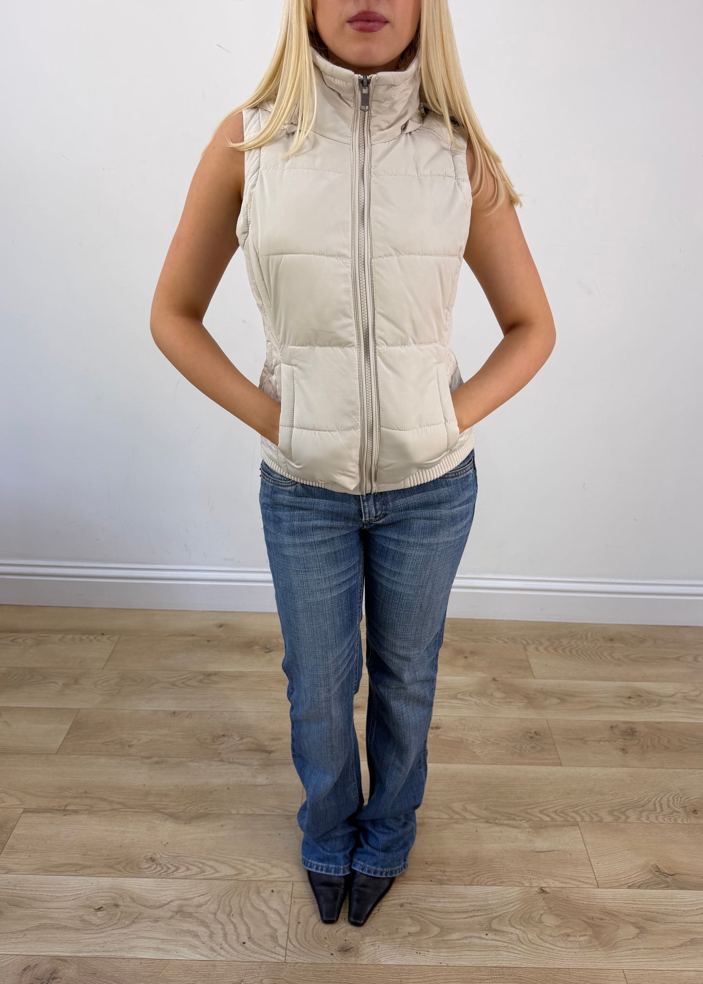 extra small white puffer gilet photo 3