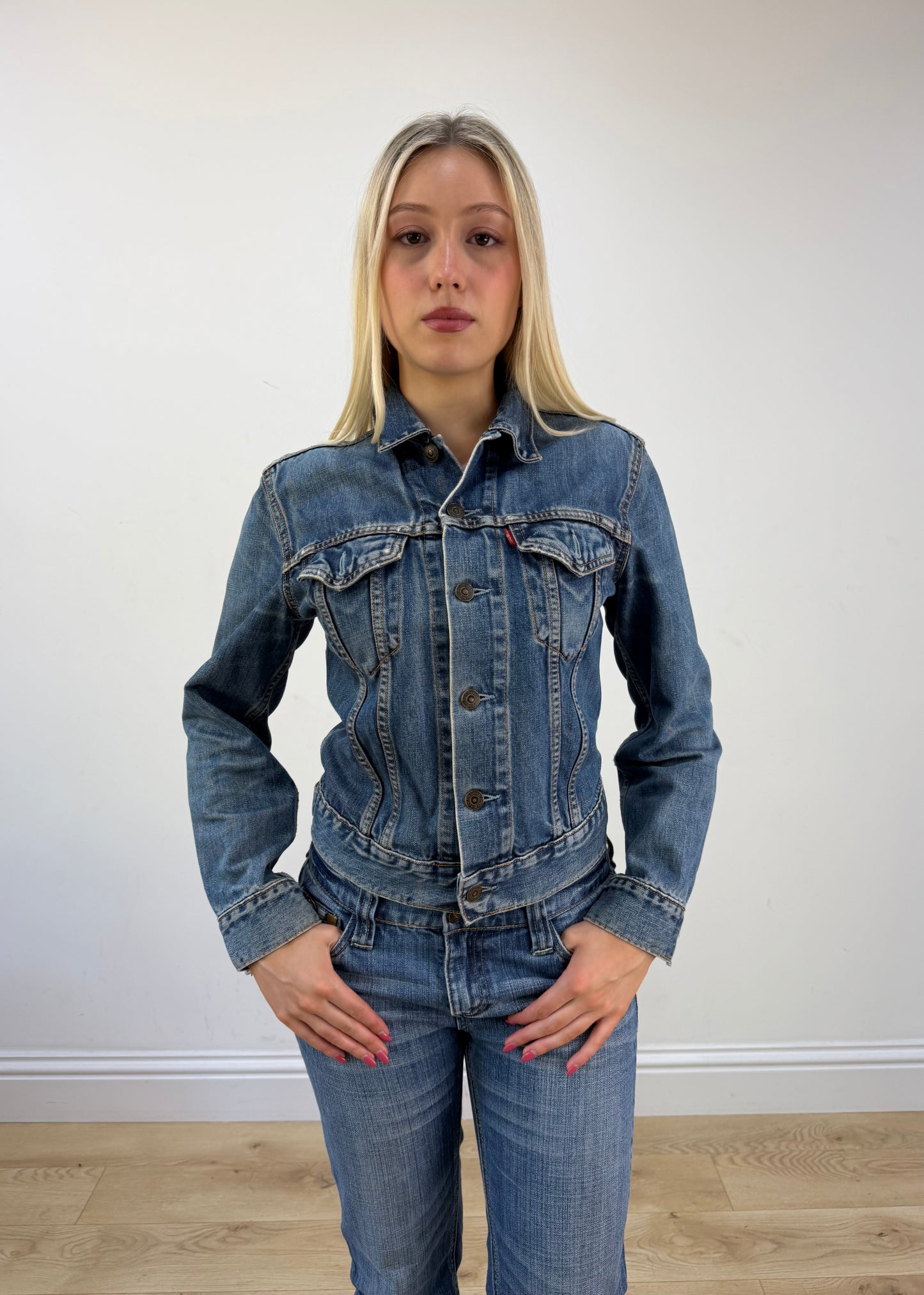 small levi's dark wash denim jacket photo 2