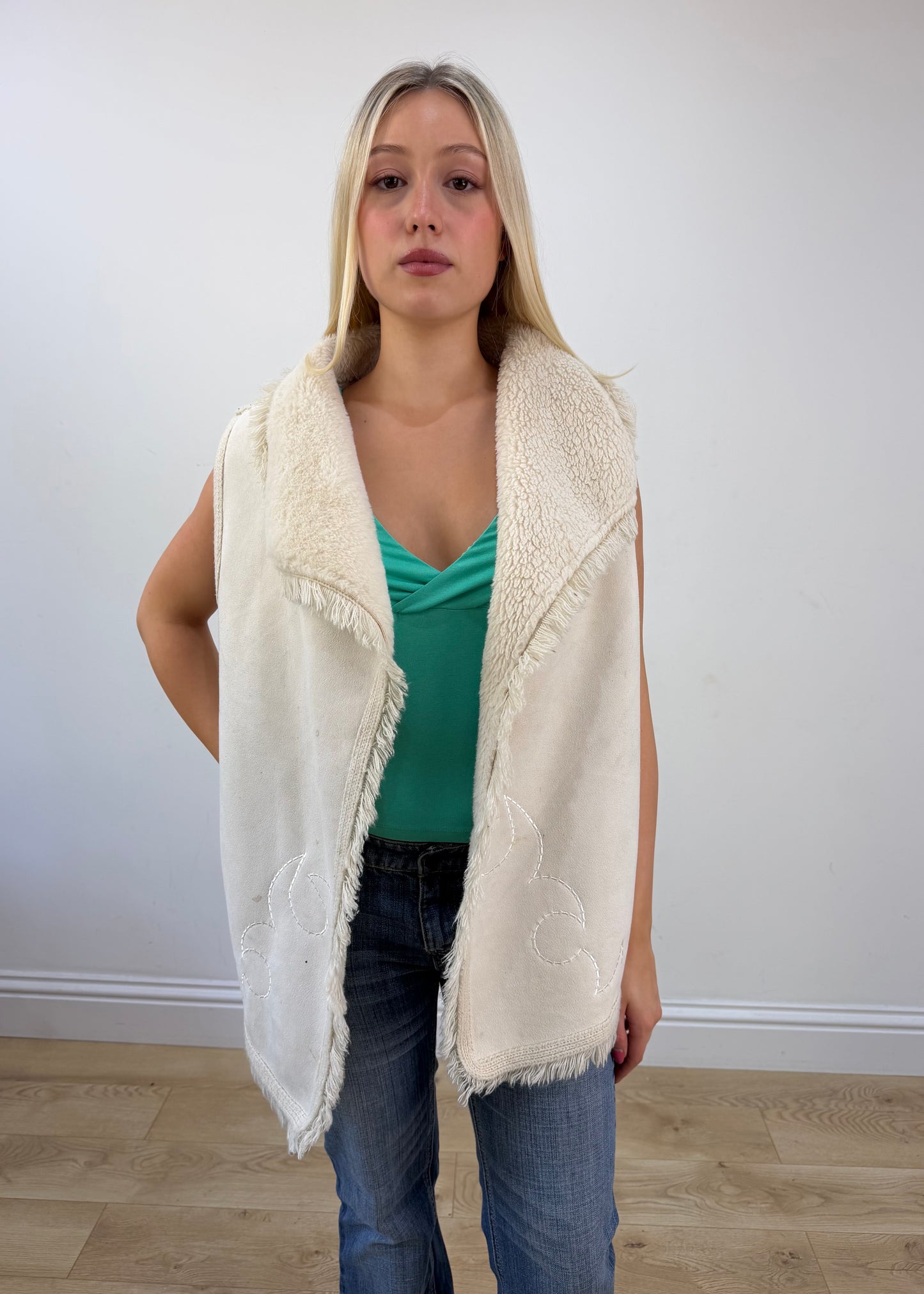 medium white faux fur gilet photo 3