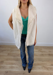 medium white faux fur gilet photo 4