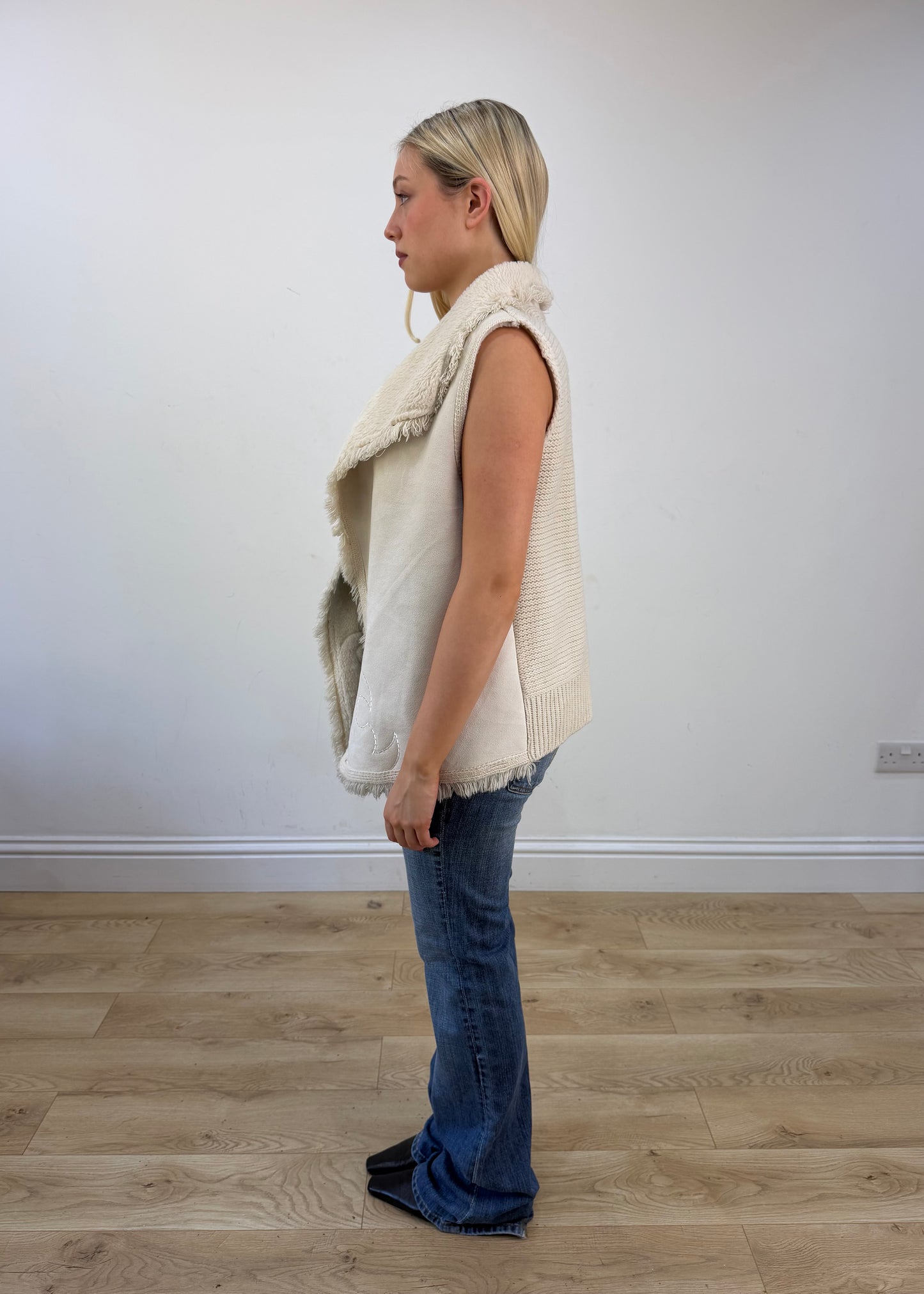 medium white faux fur gilet photo 5
