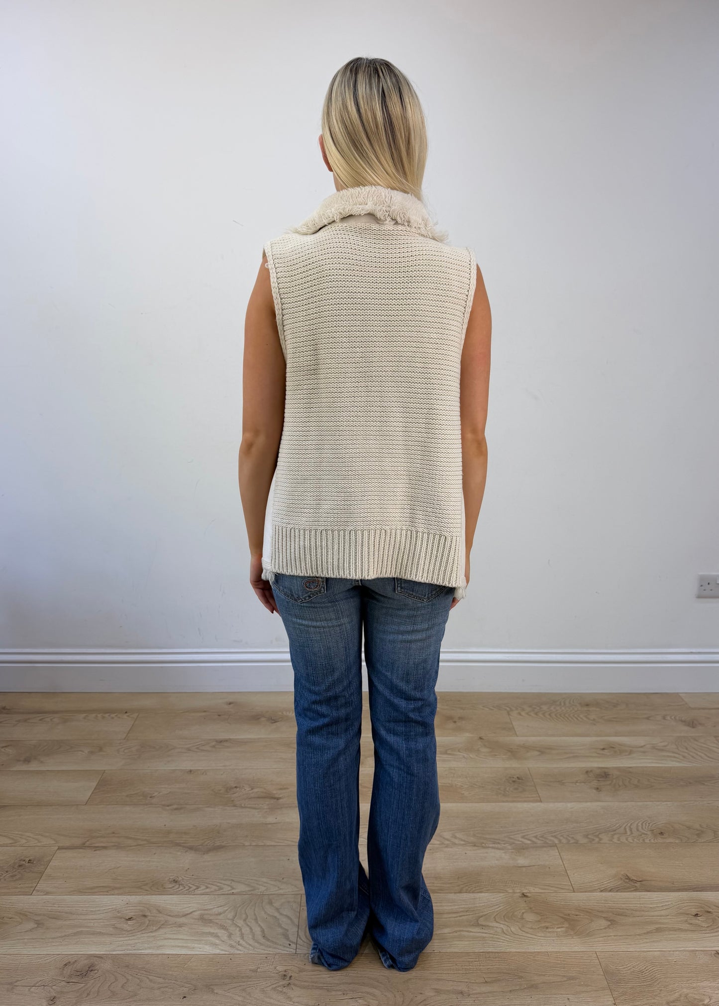medium white faux fur gilet photo 6