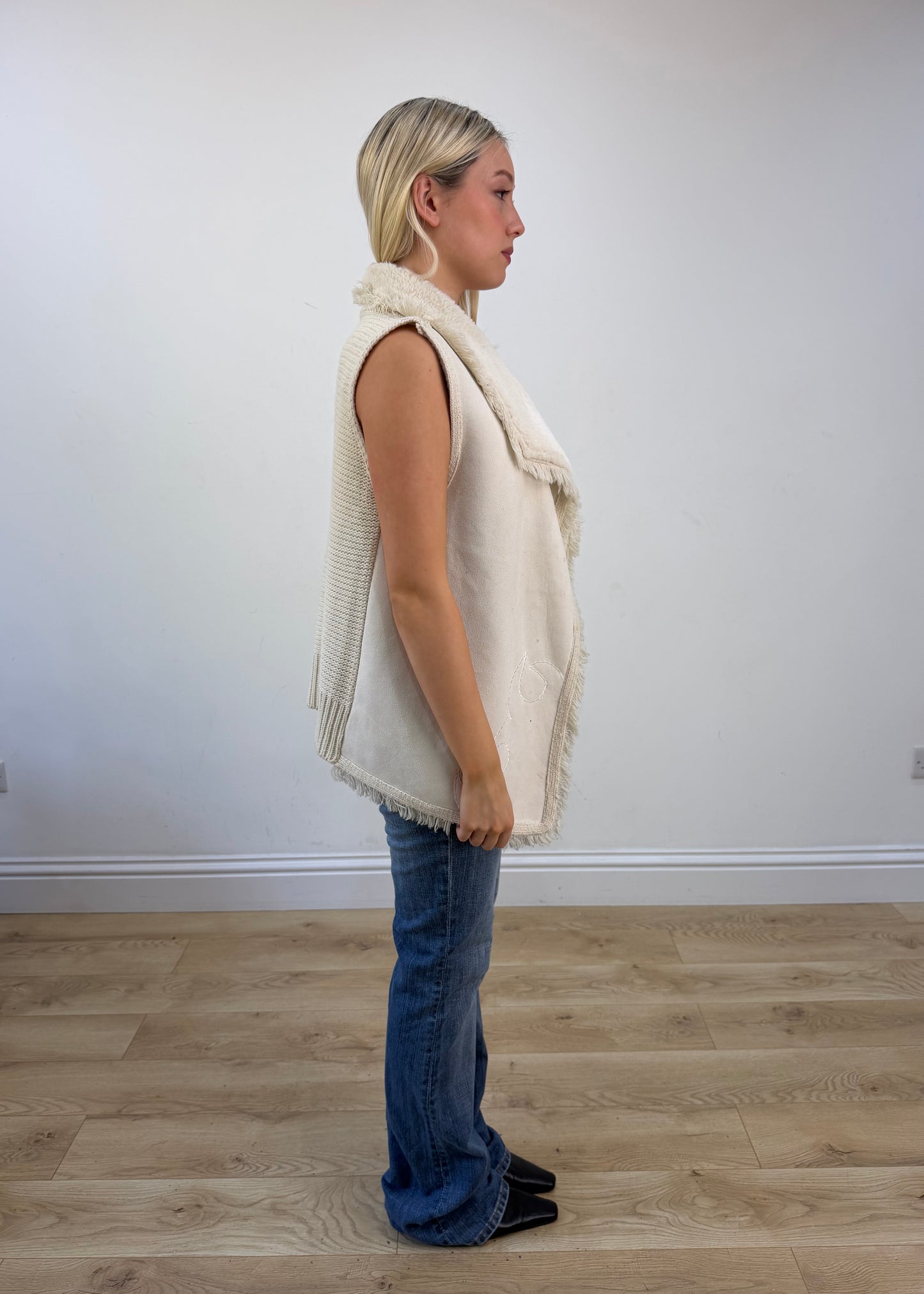 medium white faux fur gilet photo 7