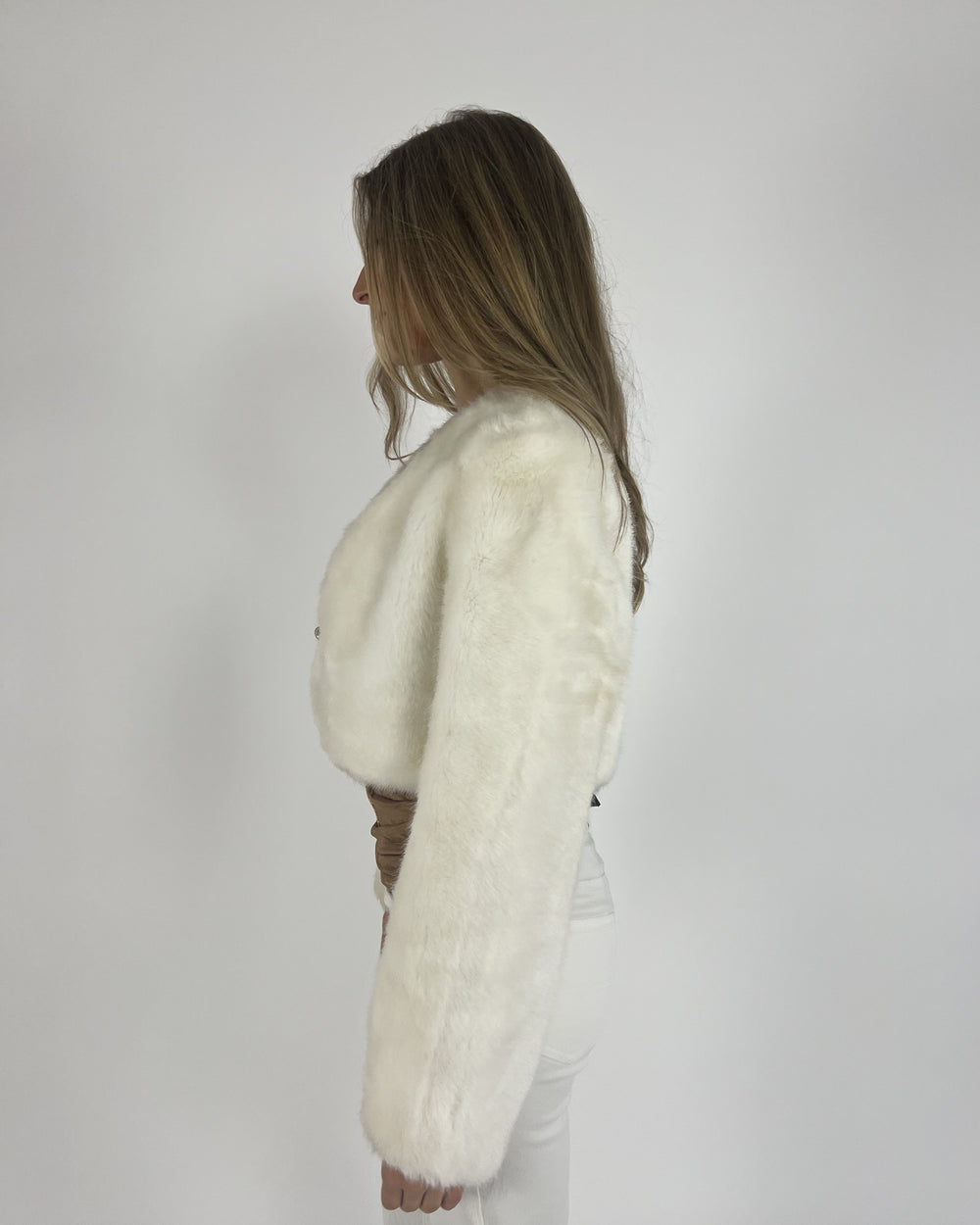 white faux-fur style cropped jacket detail view 01