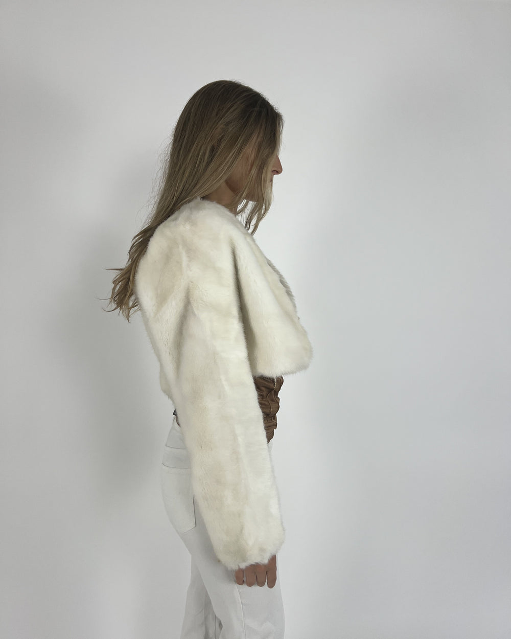white faux-fur style cropped jacket detail view 02
