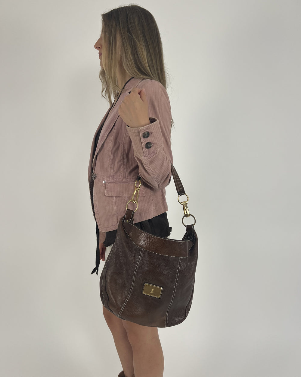 dark brown hobo shoulder bag detail view 01