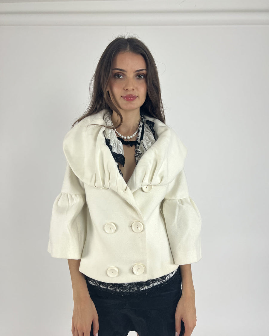 white double-breasted flared-sleeve jacket detail view 01