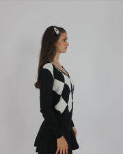 black and white argyle v-neck jumper detail view 01