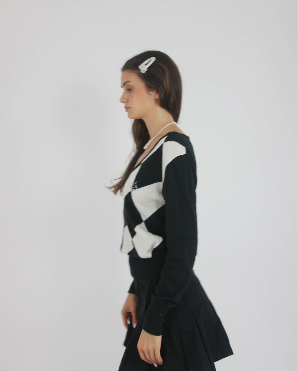 black and white argyle v-neck jumper detail view 02