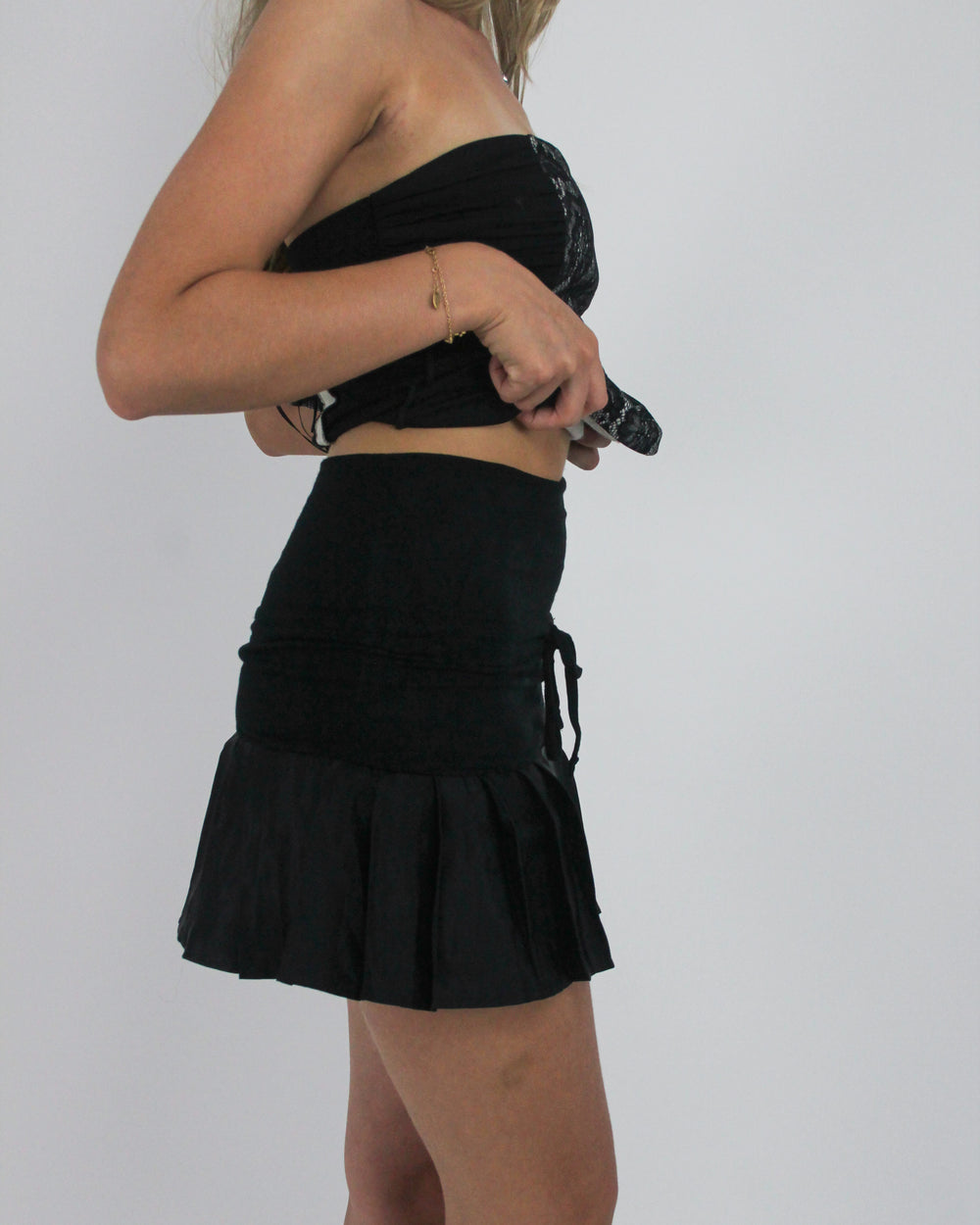 gossip girl drop | small black ruffle mini skirt