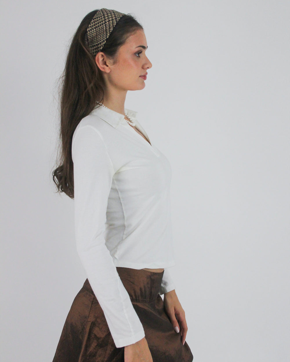 gossip girl drop | medium white collared v-neck long-sleeve top