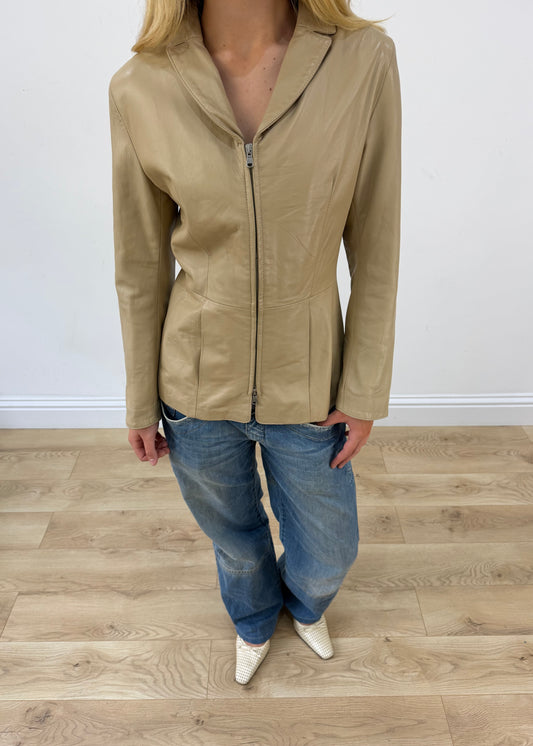 medium beige vera pelle leather blazer aesthetic close