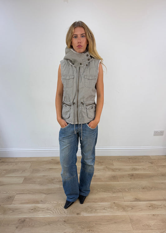 WINTER FAVOURITES | taille: M · couleur: gris · matière: fausse fourrure · article: gilet sans manches · détails: doublure + fishbone