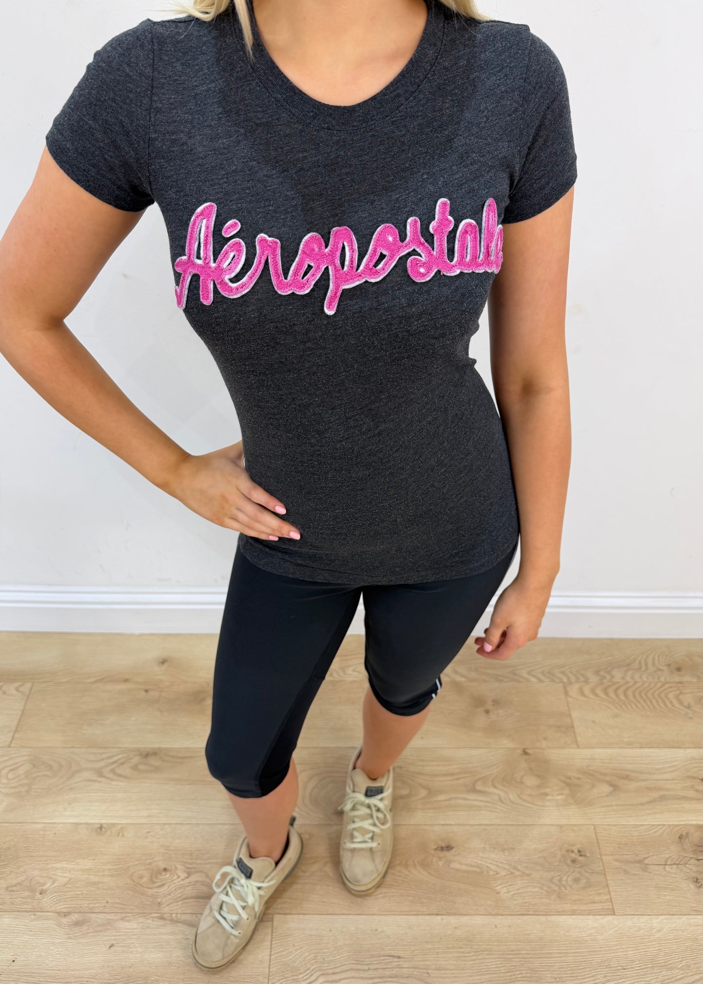 extra small aéropostale grey t-shirt with pink logo front