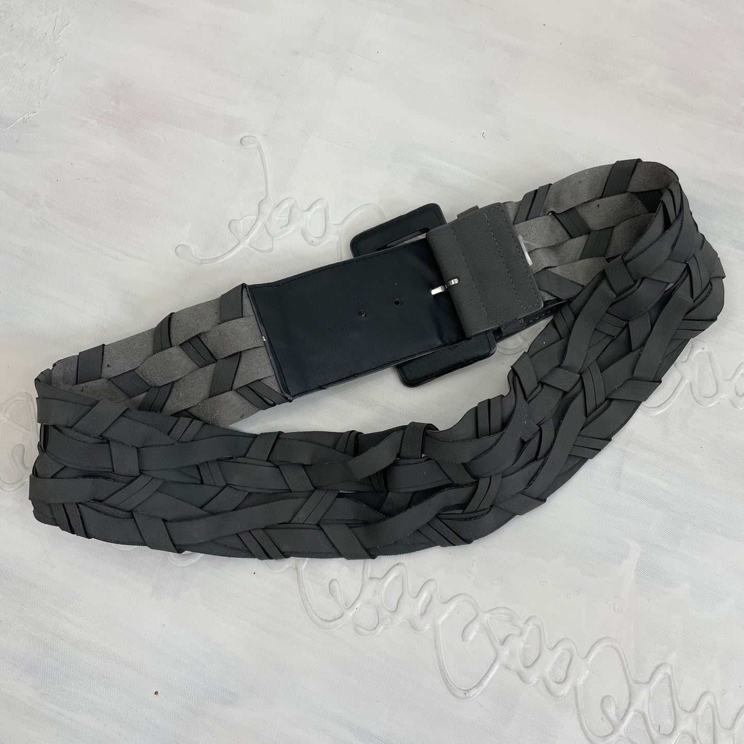 💚 EUROPEAN SUMMER DROP | gorgeous grey and black belt
