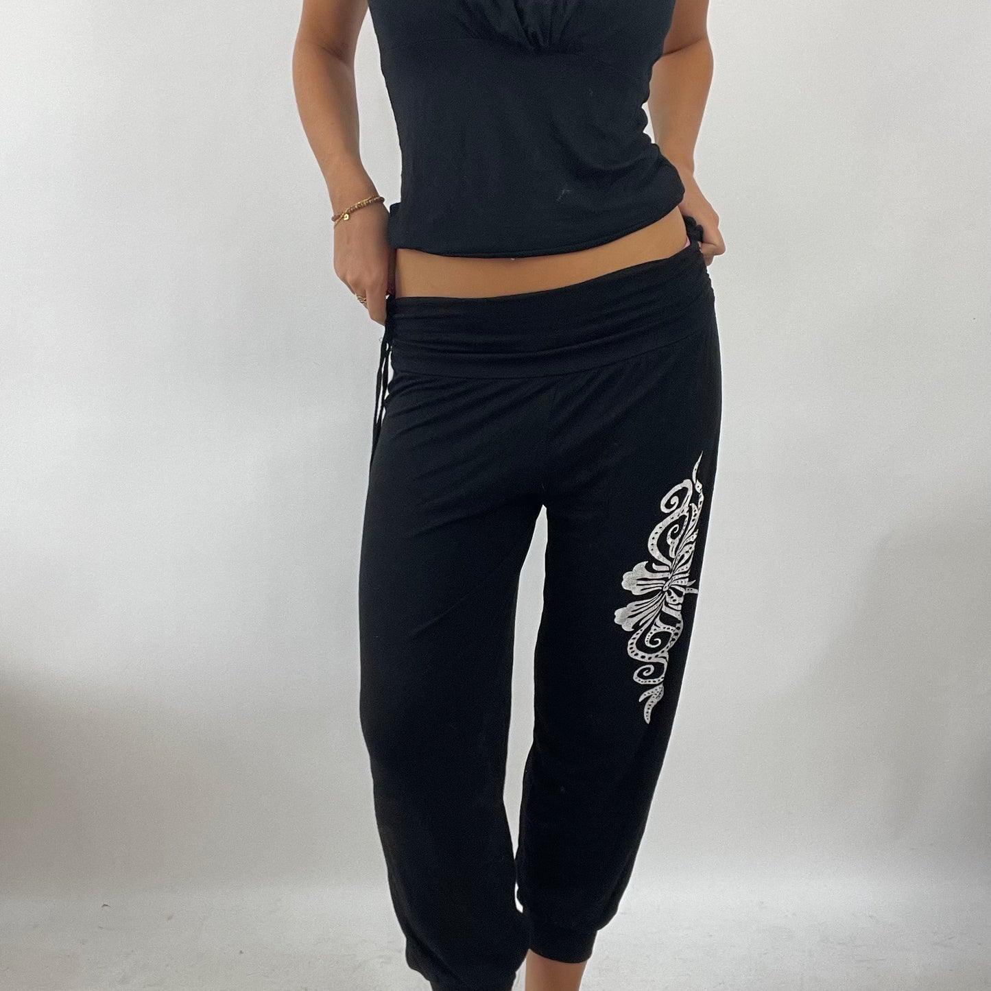 GRUNGE FAIRYCORE DROP | black graphic capri trousers - small