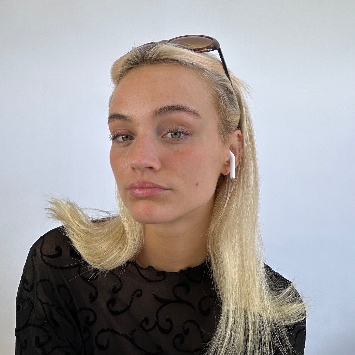 MODEL OFF DUTY DROP | brown round tortoiseshell sunglasses