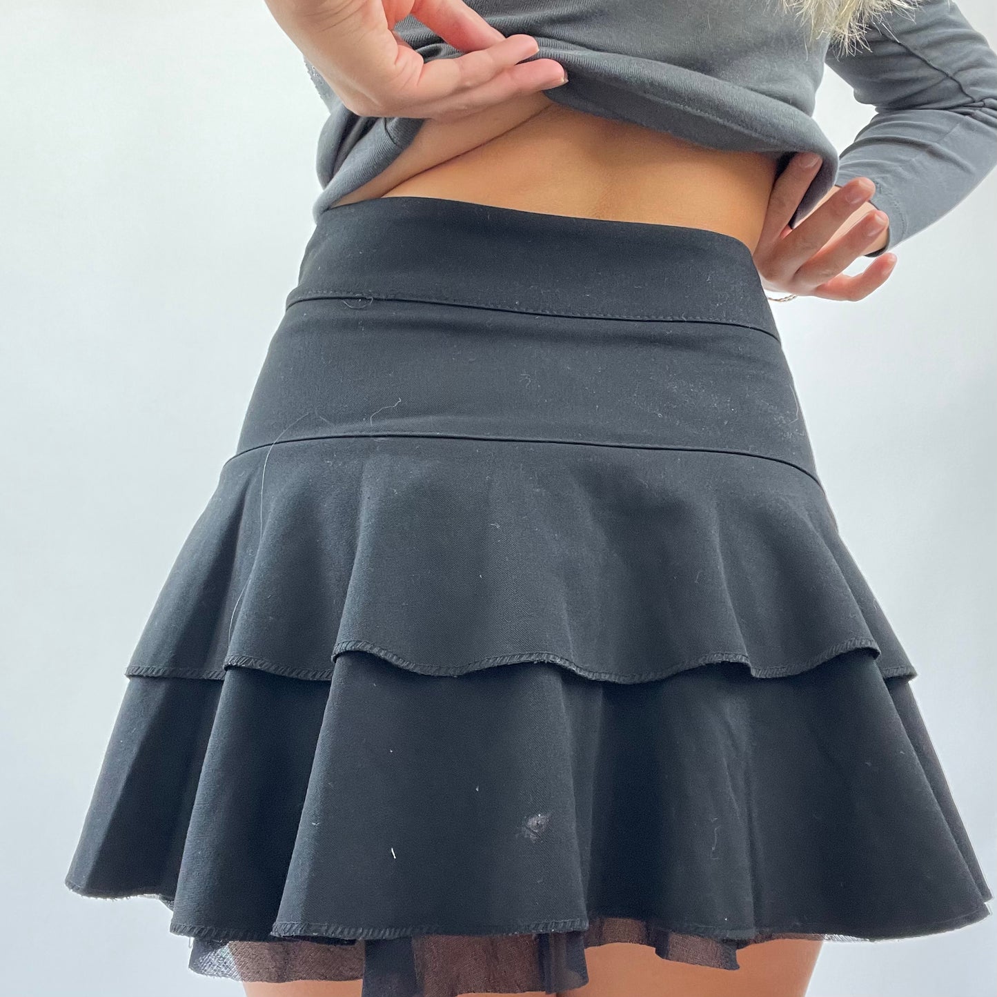MISS REMASS DROP | small black ruffle mini skirt