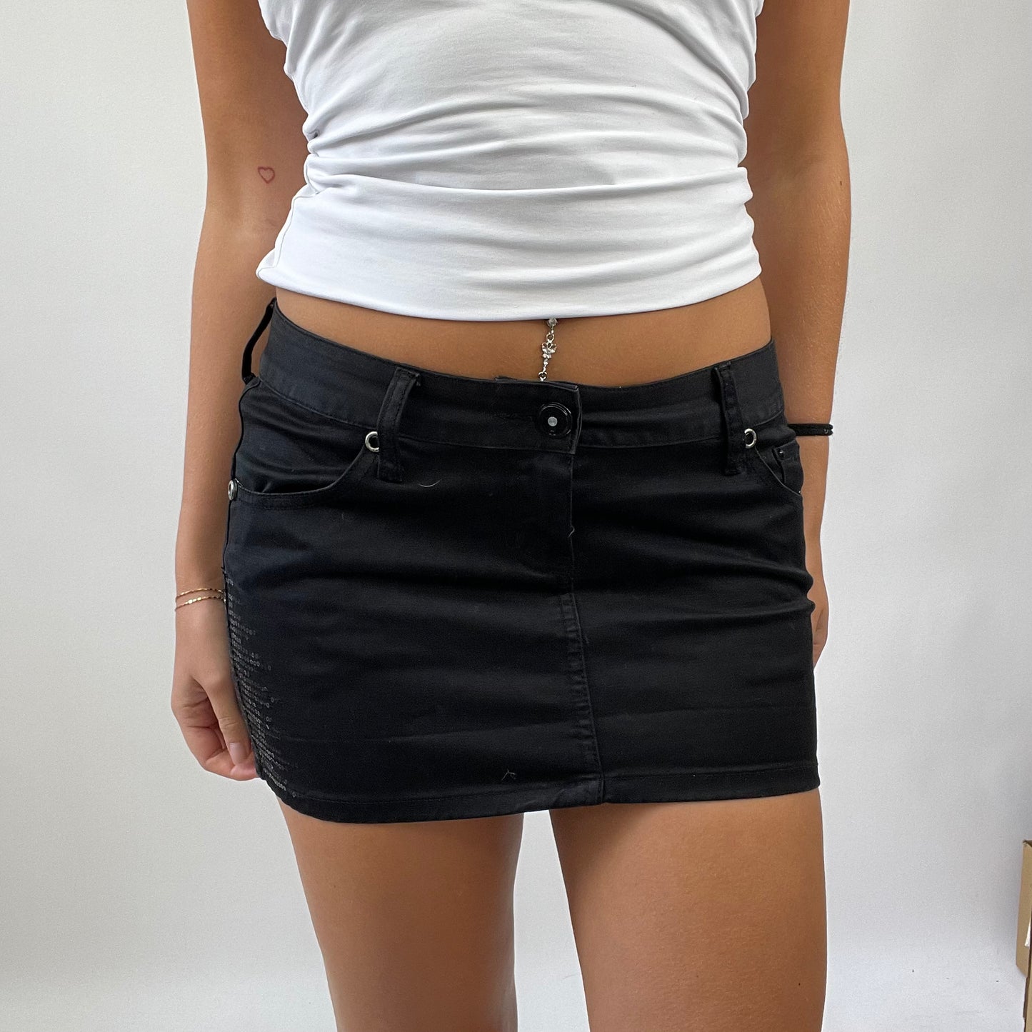 MANHATTAN GIRL DROP | small black sequin mini skirt