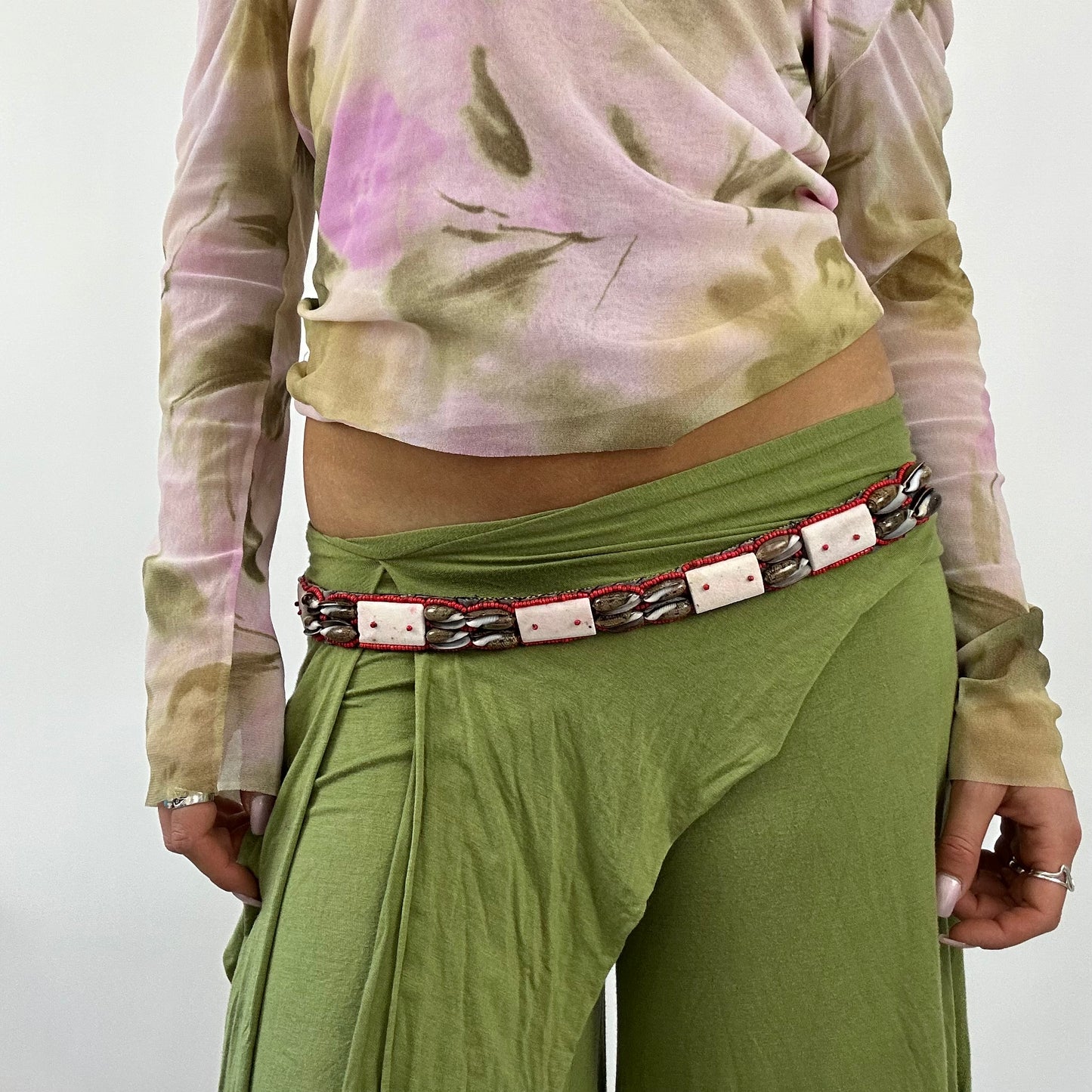 💚 BOHO GIRL DROP | shell beaded belt with tie