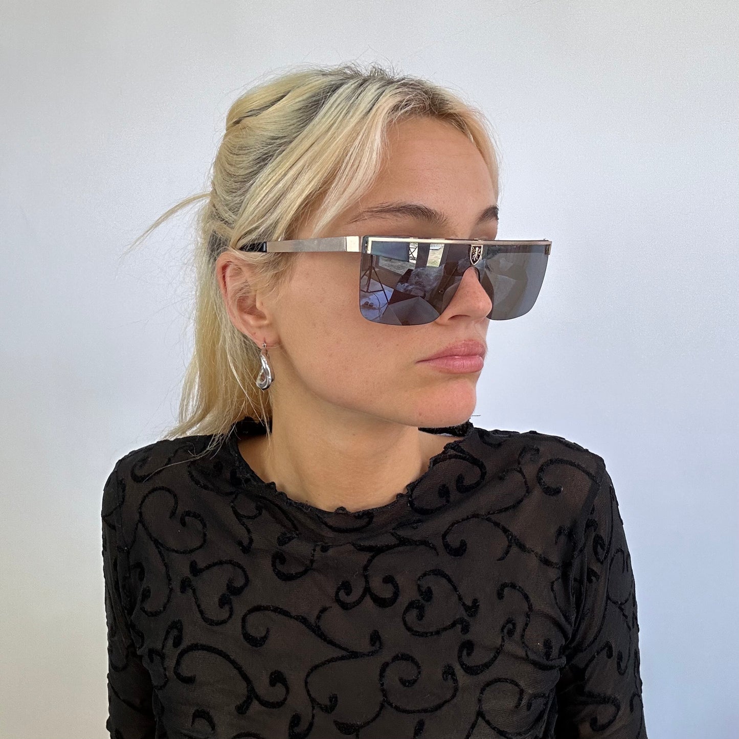 MODEL OFF DUTY DROP | black square sunglasses