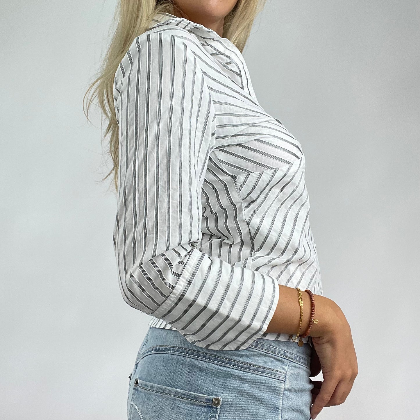 DROP 5 | medium white shirt with twist front