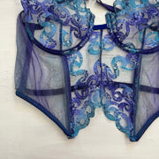DAINTY DROP | taille: S · couleur: bleu + violet · matière: dentelle · article: corset