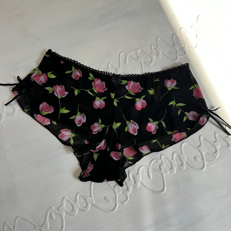 DAINTY DROP | taille: S · couleur: noir · matière: résille · article: culotte · détails: fleuri