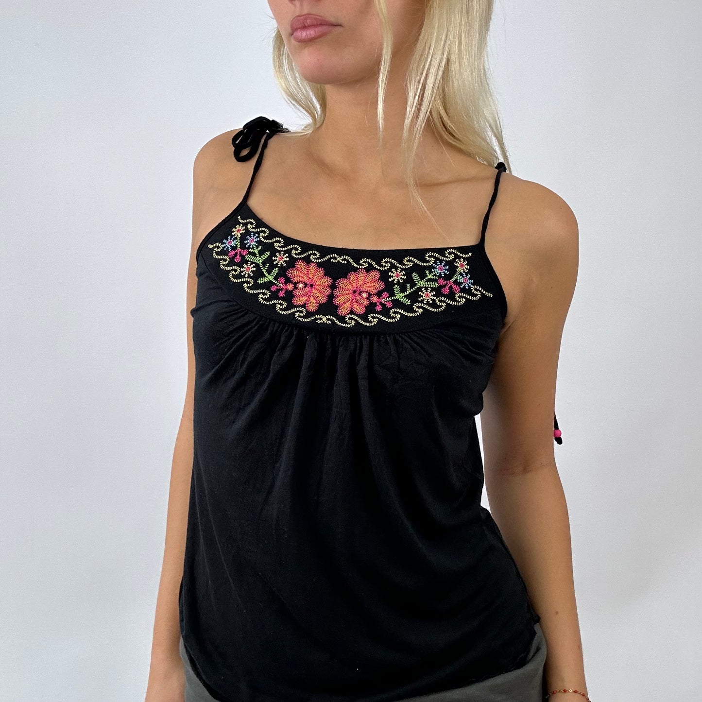 💻 BARBIE DROP - flower power barbie | size 10 old new look black vest with floral embroidery detail