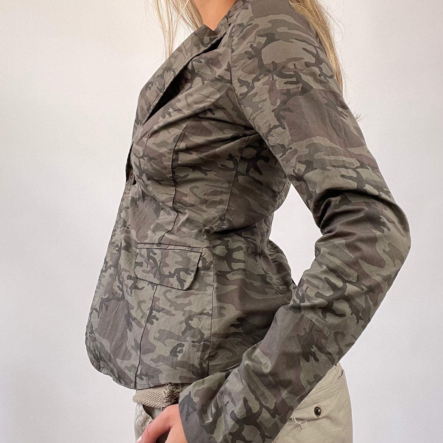 MANHATTAN GIRL DROP | small green camo blazer