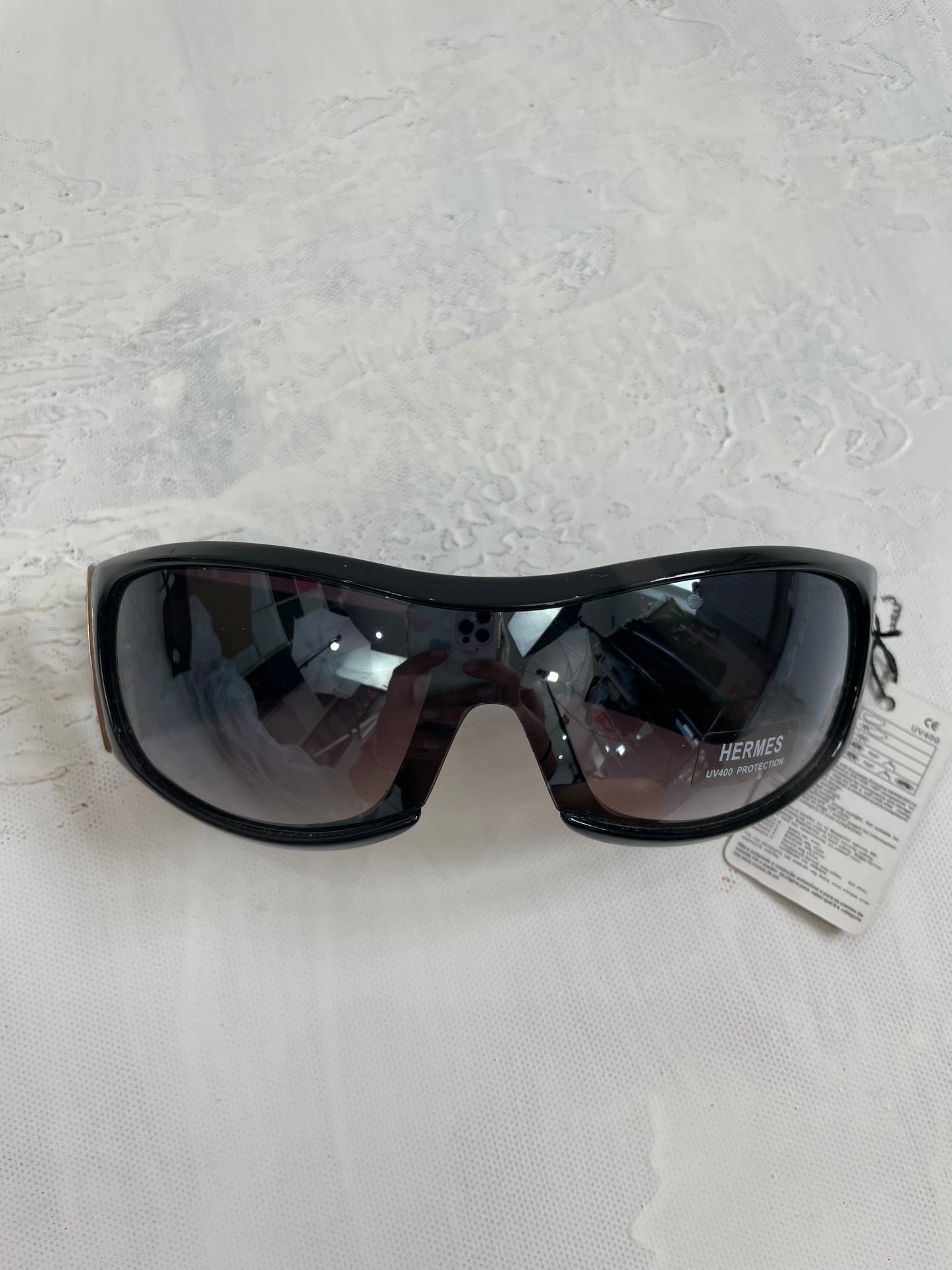 MODEL OFF DUTY DROP | black hermes style sunglasses