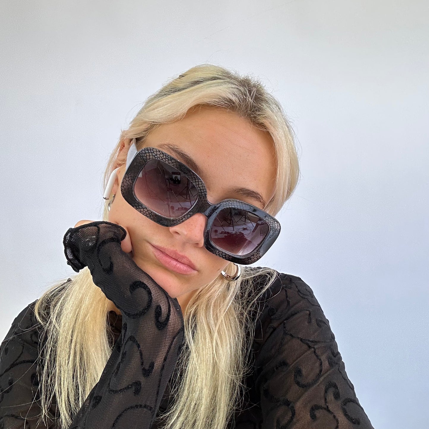 MODEL OFF DUTY DROP | black snakeskin square sunglasses