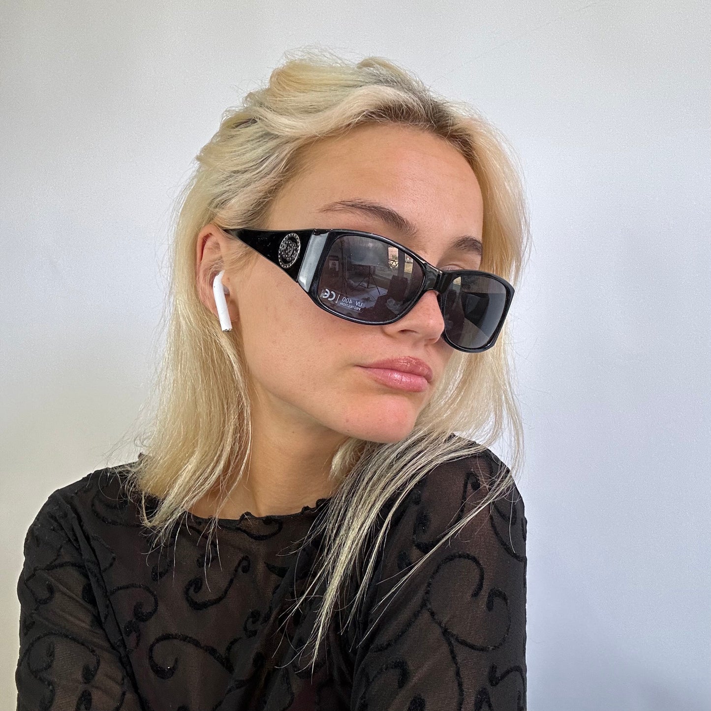 MODEL OFF DUTY DROP | black chanel style sunglasses