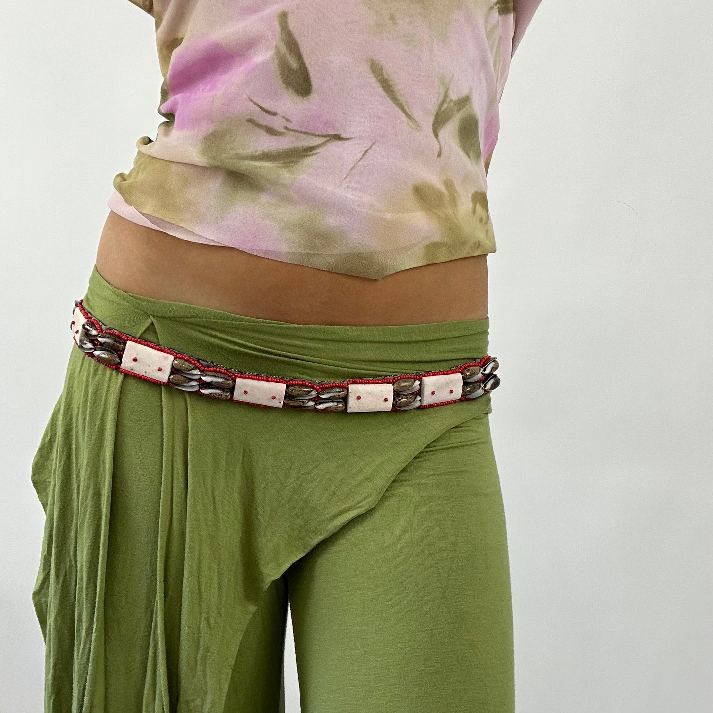 💚 BOHO GIRL DROP | shell beaded belt with tie