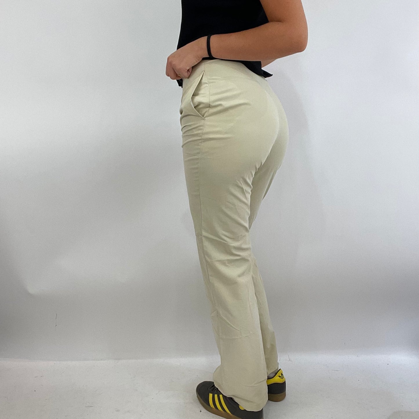 💚 MODEL OFF DUTY DROP | medium puma beige trousers