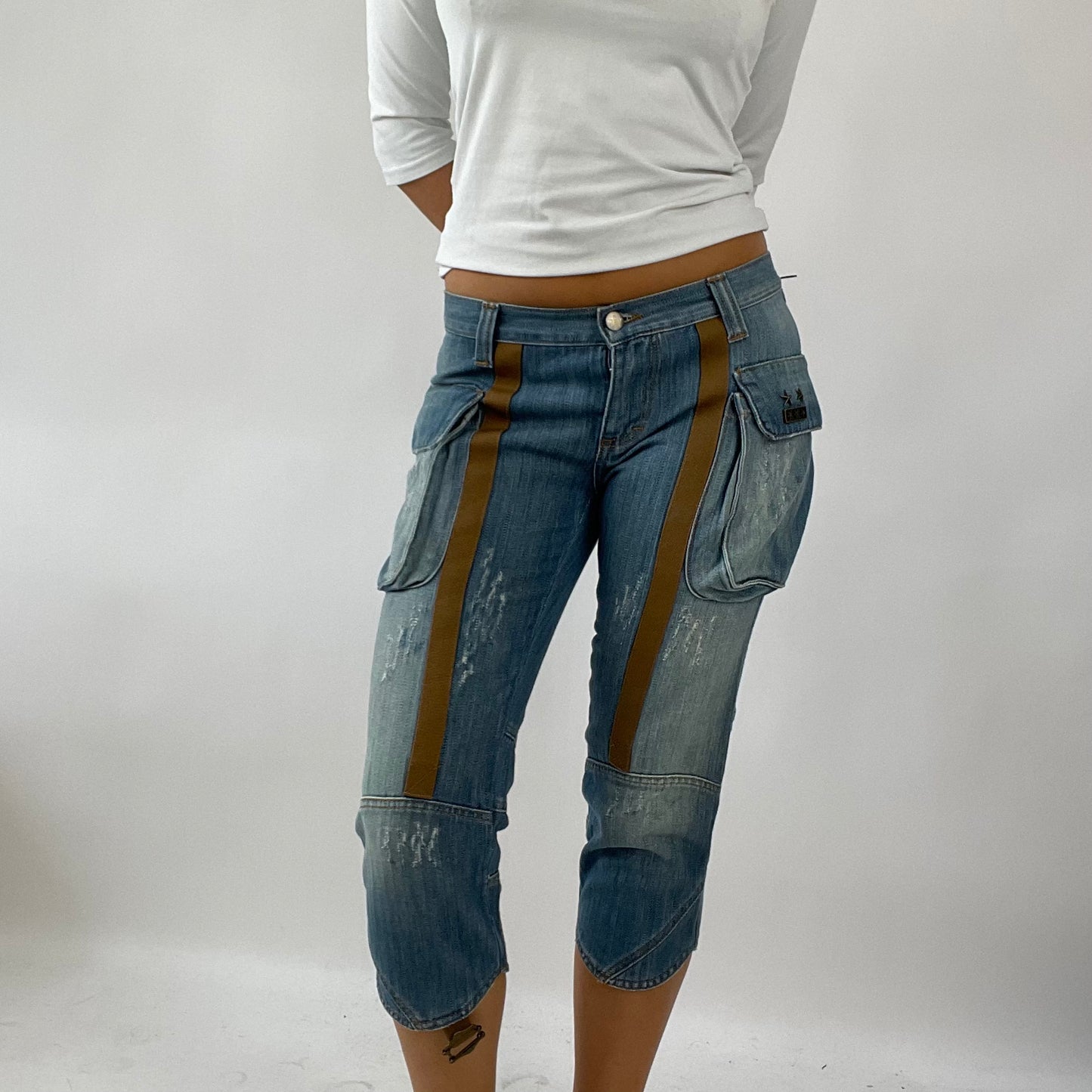 DROP 5 | small 3/4 length jeans with brown detailing