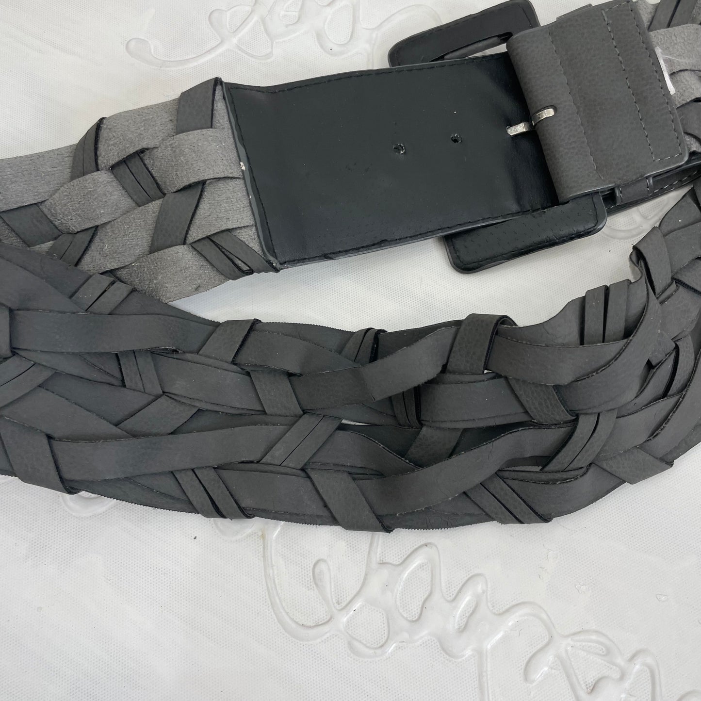 💚 EUROPEAN SUMMER DROP | gorgeous grey and black belt