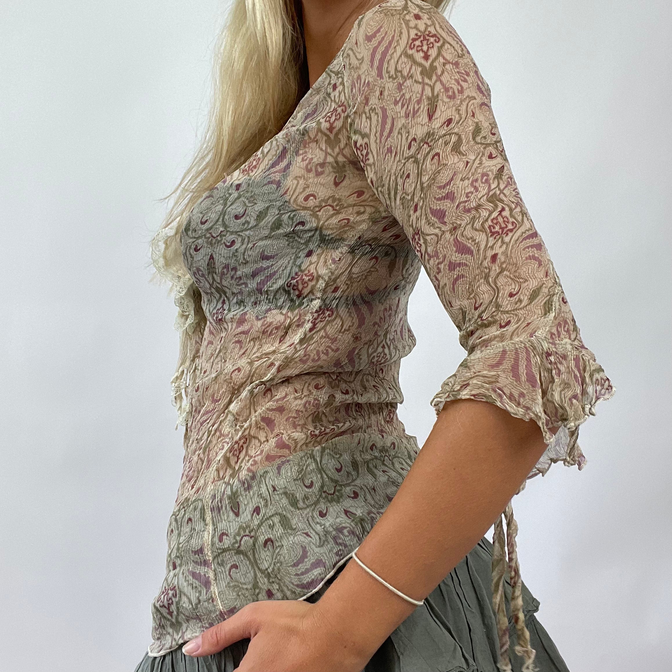 EUROPEAN SUMMER DROP small beige patterned mesh top with lace detail