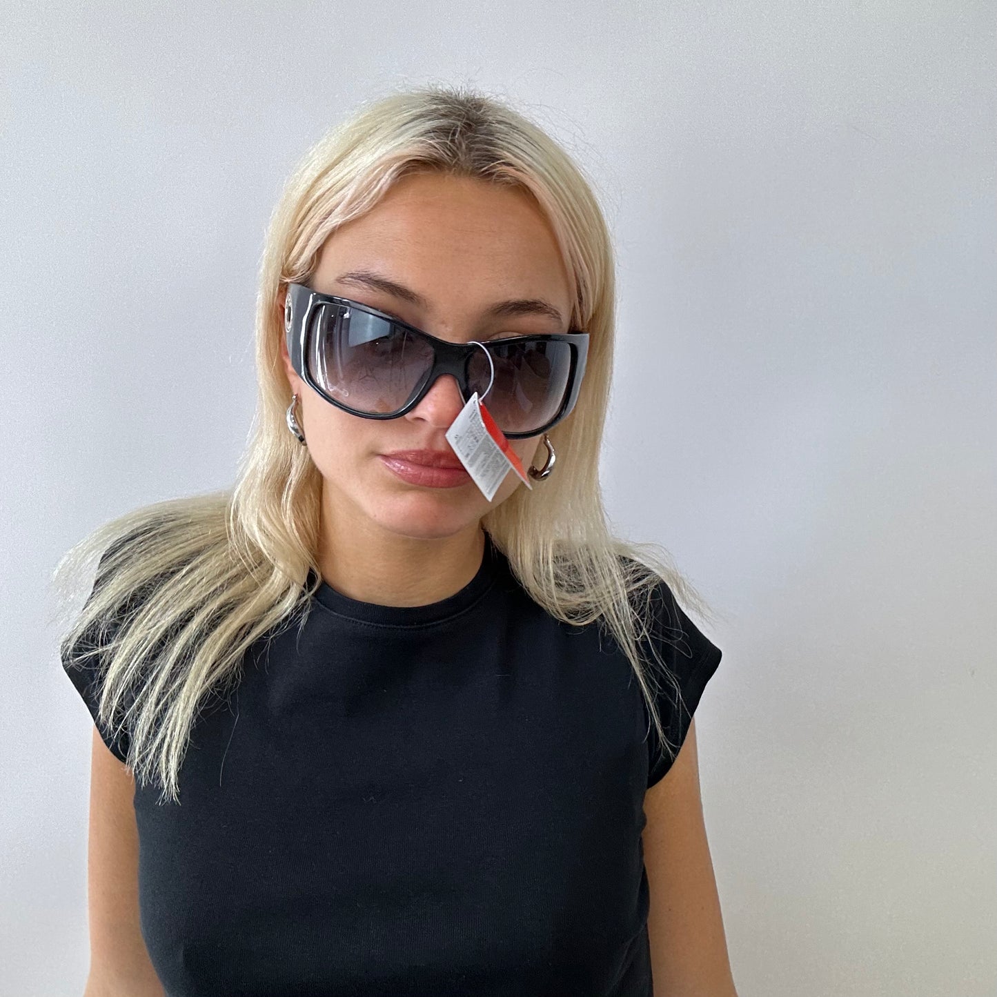 MODEL OFF DUTY DROP | black dior style sunglasses