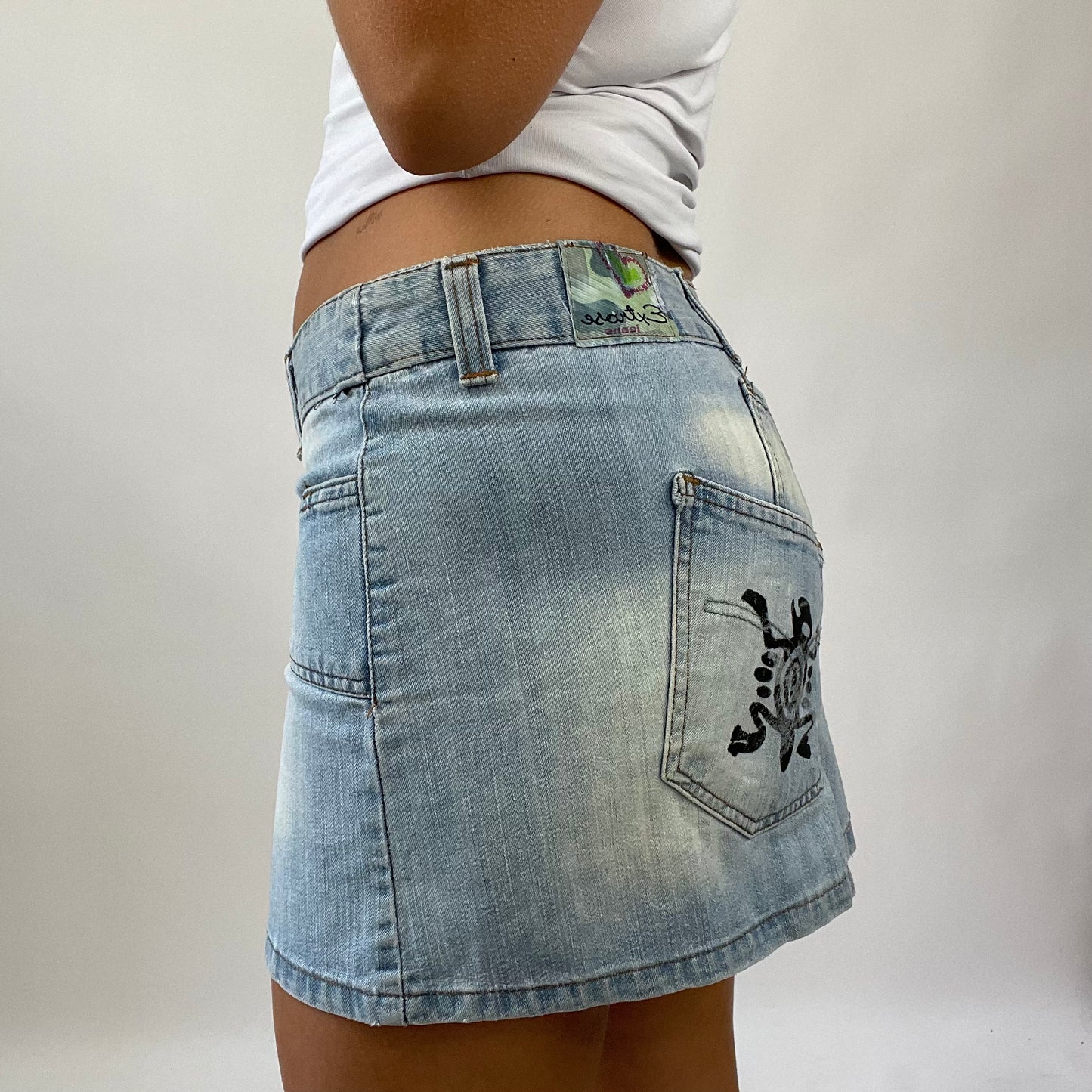 MANHATTAN GIRL DROP | small denim mini skirt with graphic pocket