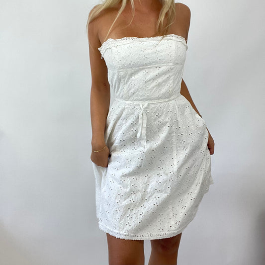 💚 💻 EUROPEAN SUMMER DROP | small betsey johnson cream broderie dress with lace detail