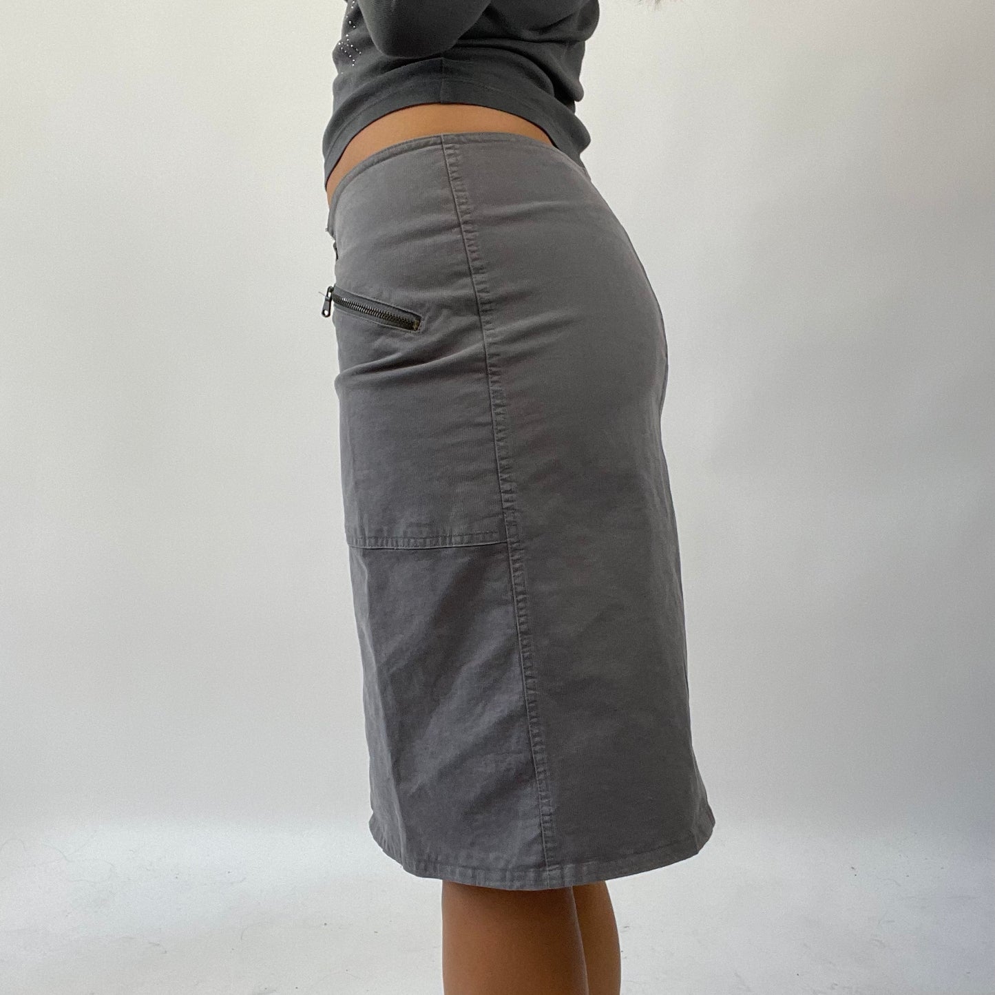 MISS REMASS DROP | small grey corduroy midi skirt with zip details