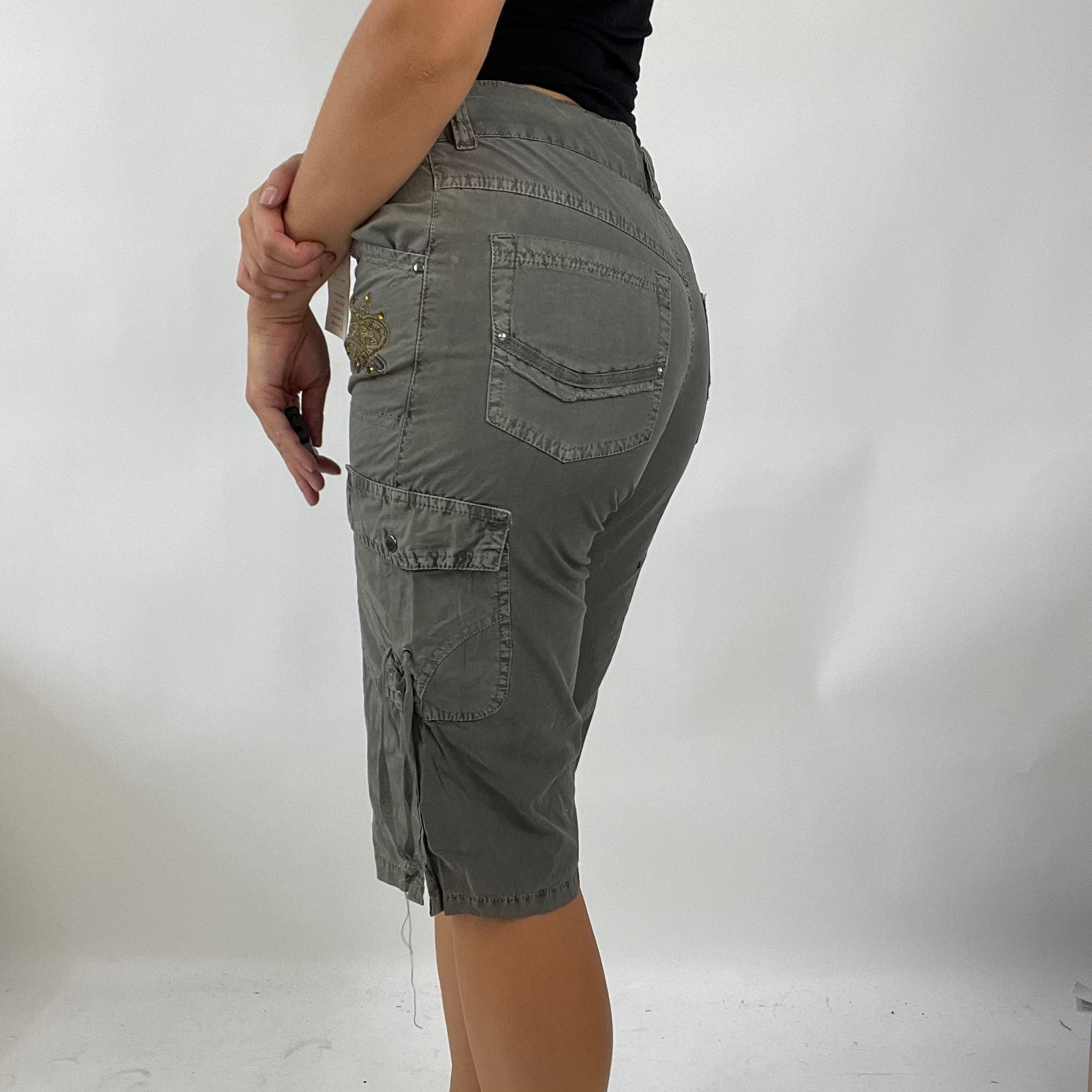 Cargo knee sales length shorts