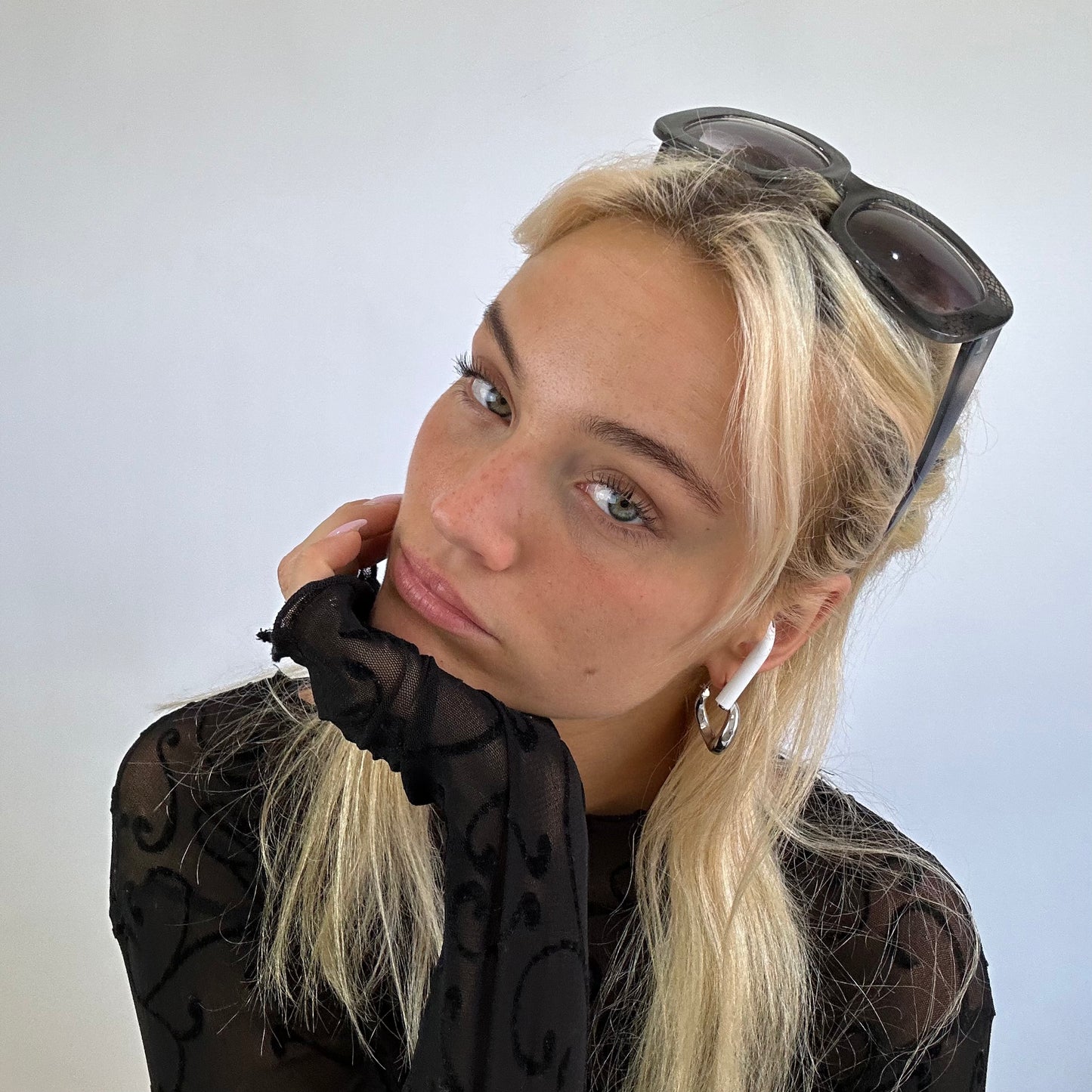 MODEL OFF DUTY DROP | black snakeskin square sunglasses