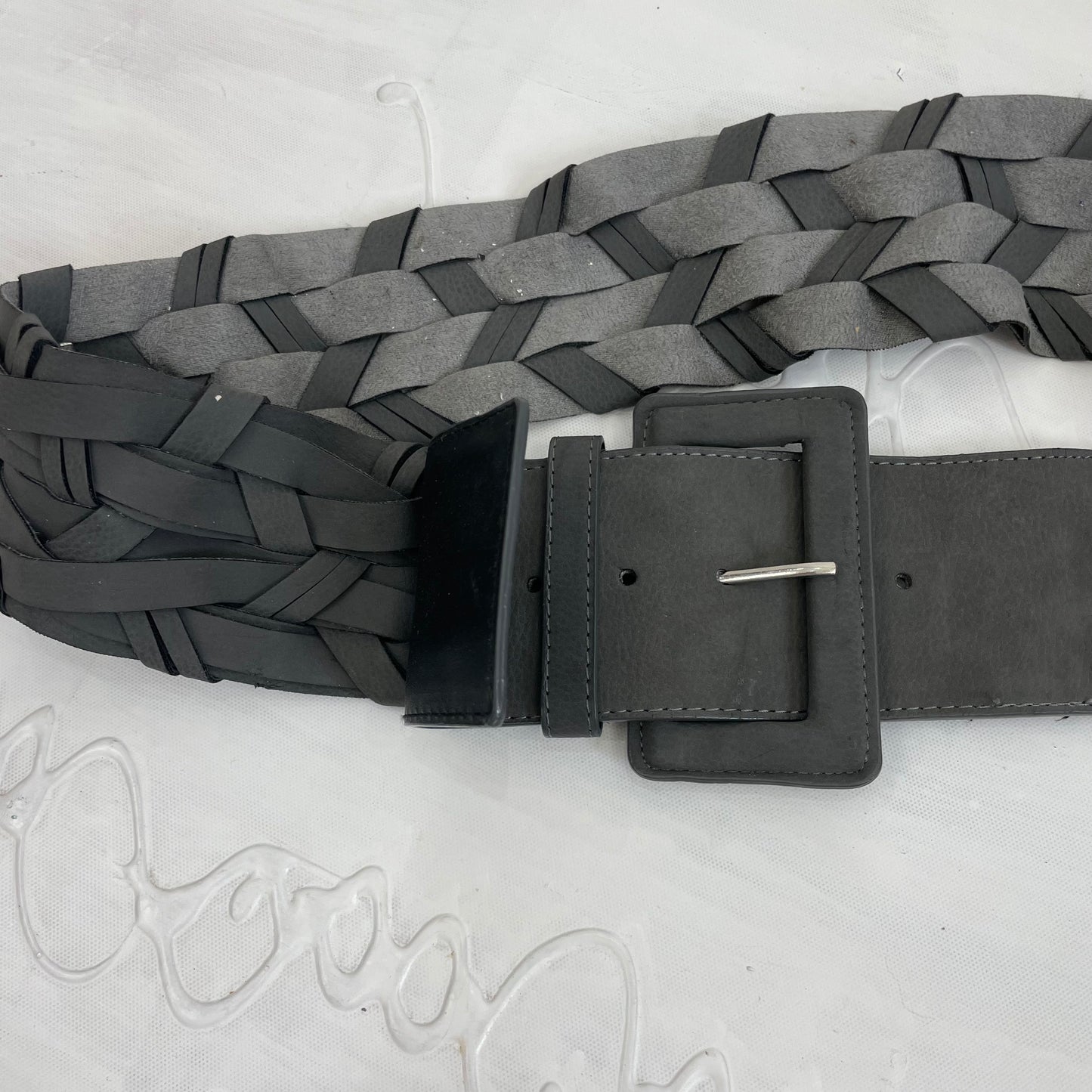 💚 EUROPEAN SUMMER DROP | gorgeous grey and black belt