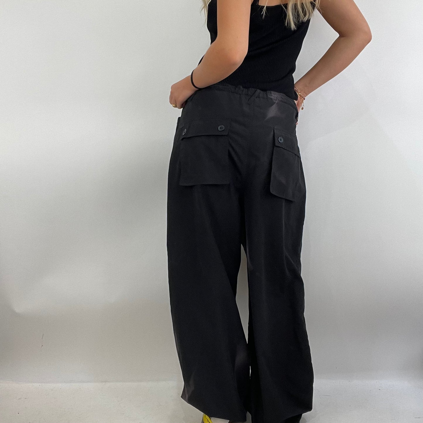 💚 💻 MODEL OFF DUTY DROP | black size 12 old miss selfridge cargos with graphic detail