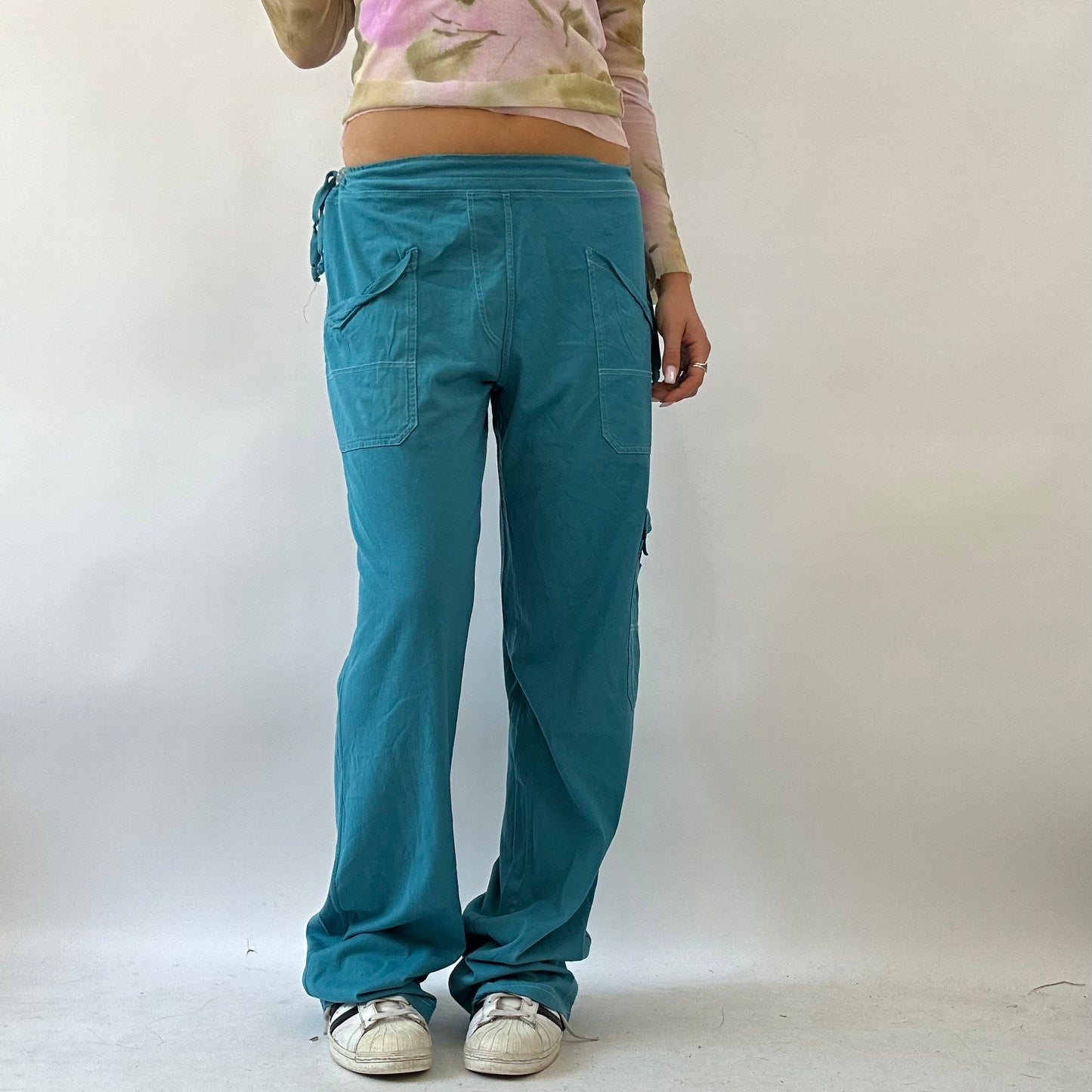 BOHO GIRL DROP | medium blue cargo trousers with pocket details and contrast stitch