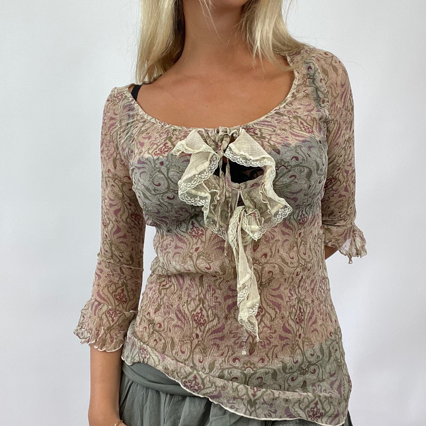 💚 EUROPEAN SUMMER DROP | small beige patterned mesh top with lace detail