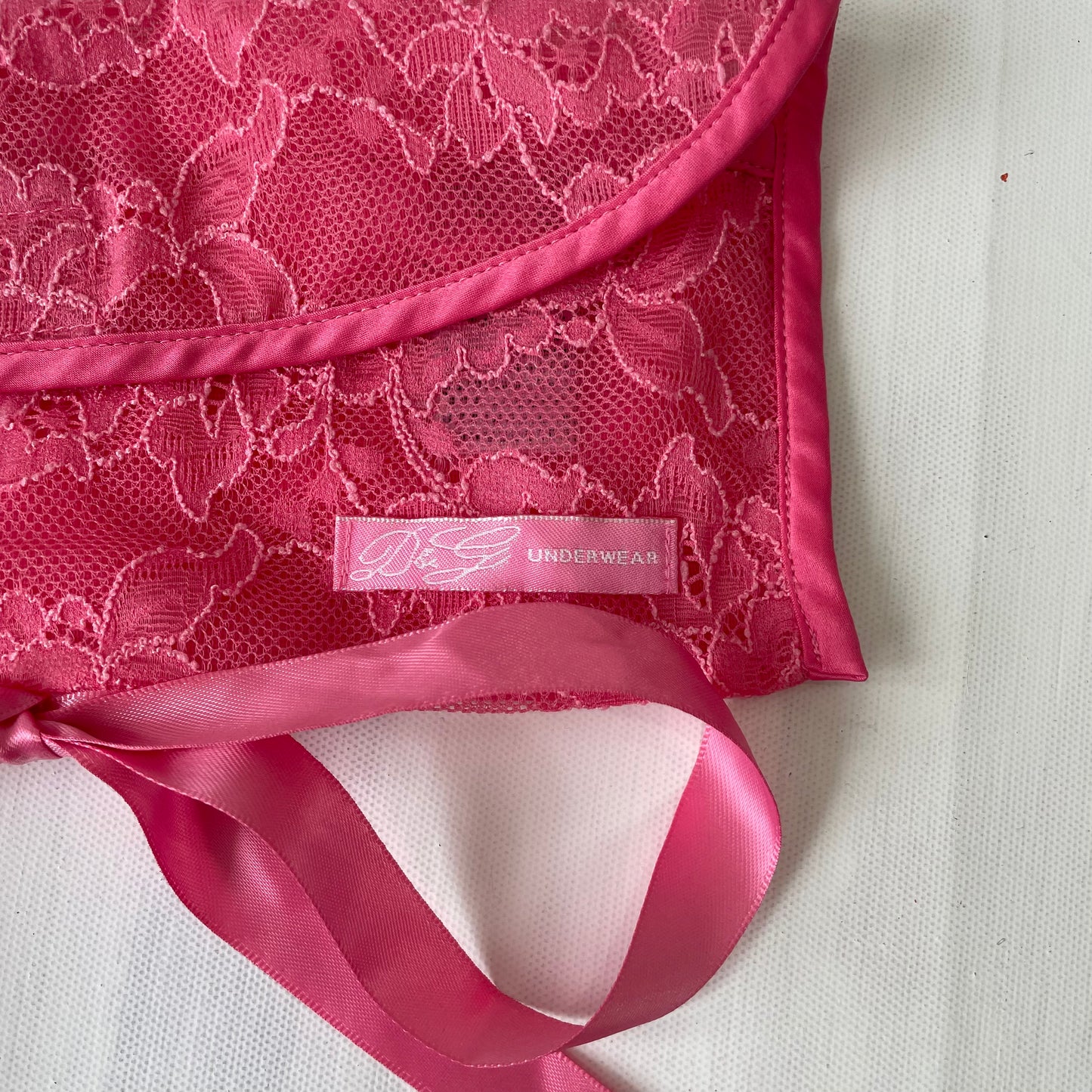 DAINTY DROP | pink lace D&G pouch
